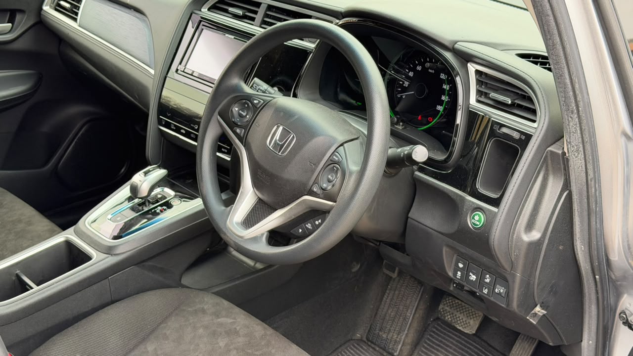 2019- Honda Fit Shuttle Hybrid- Silver