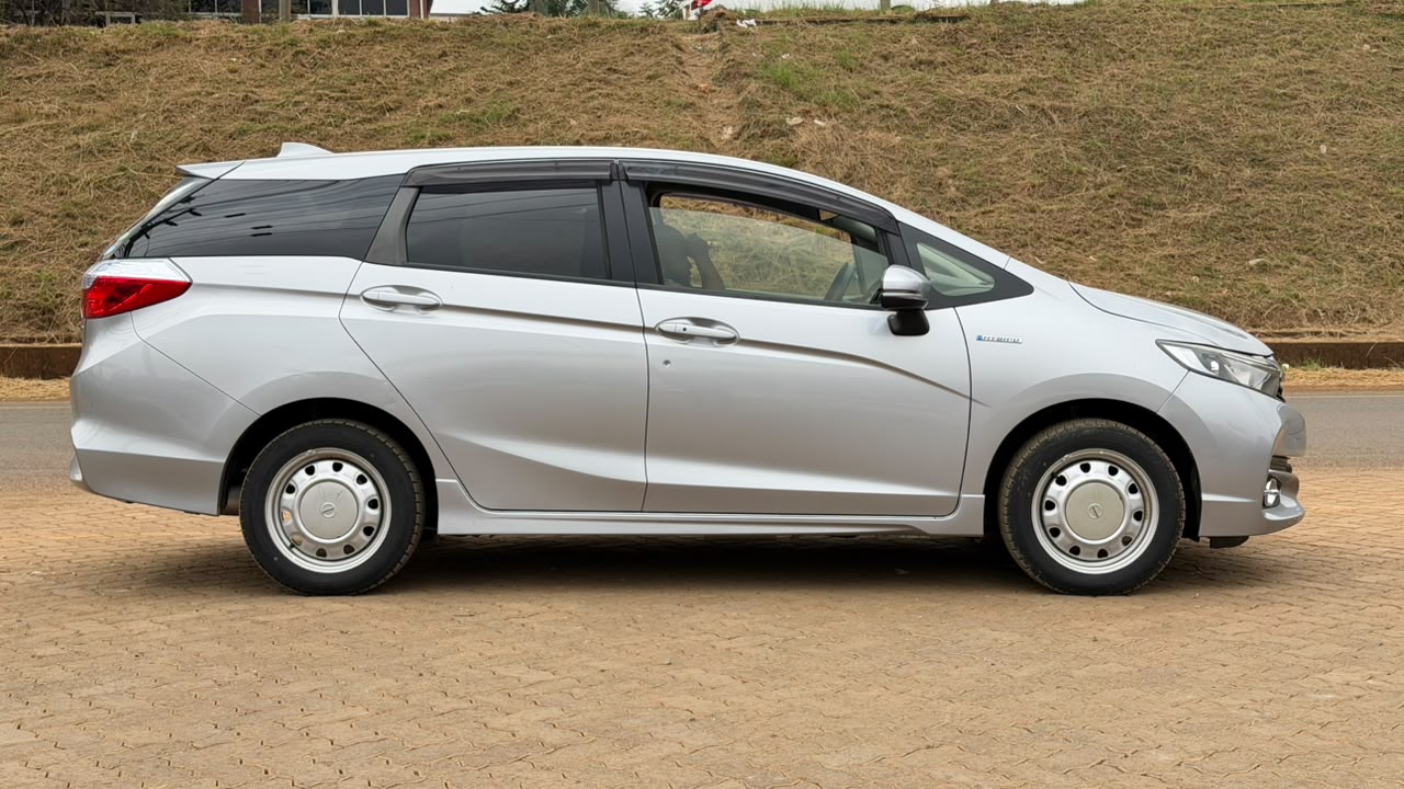 2019- Honda Fit Shuttle Hybrid- Silver