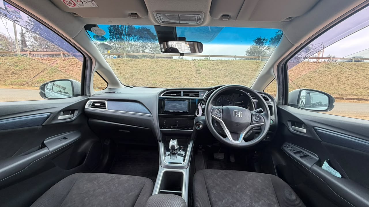 2019- Honda Fit Shuttle Hybrid- Silver
