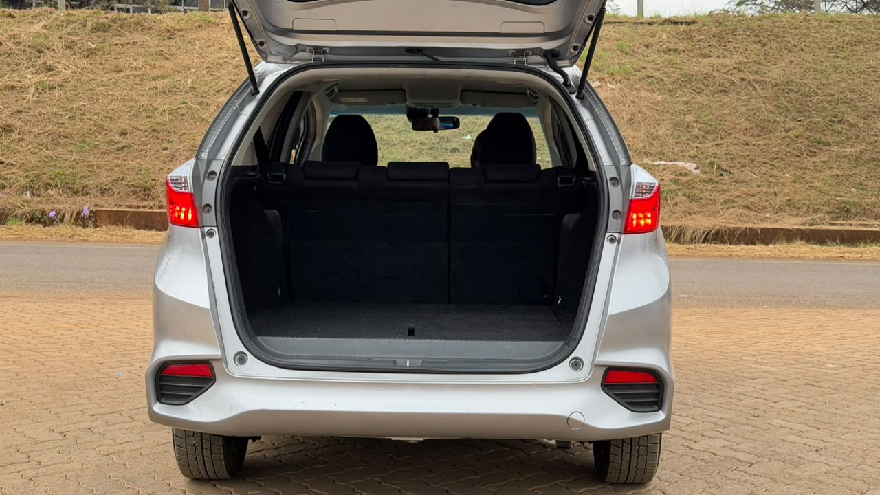 2019- Honda Fit Shuttle Hybrid- Silver