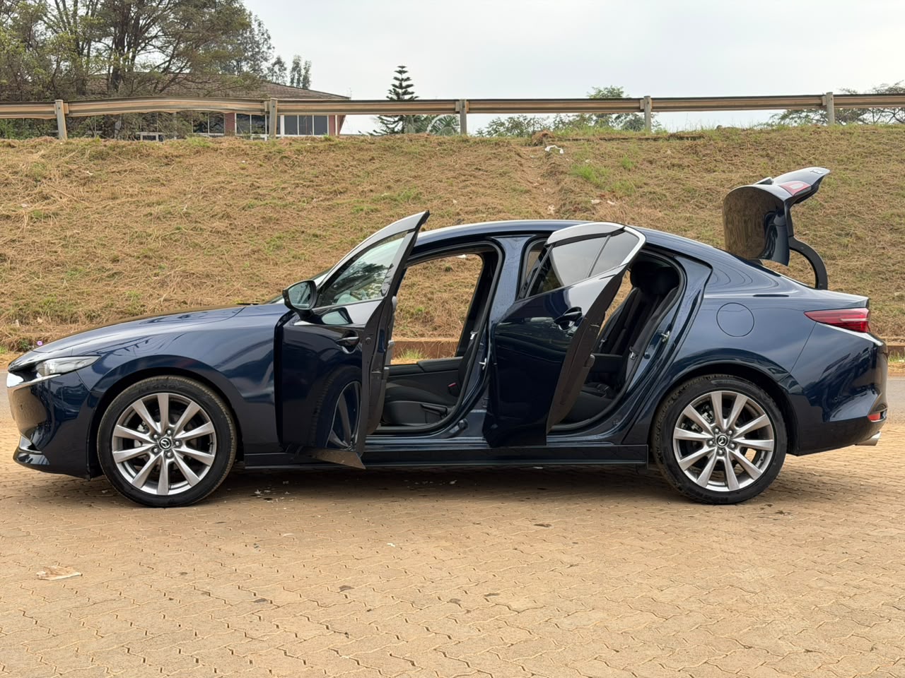 2019-Mazda 3 (SkyactivG) – Blue
