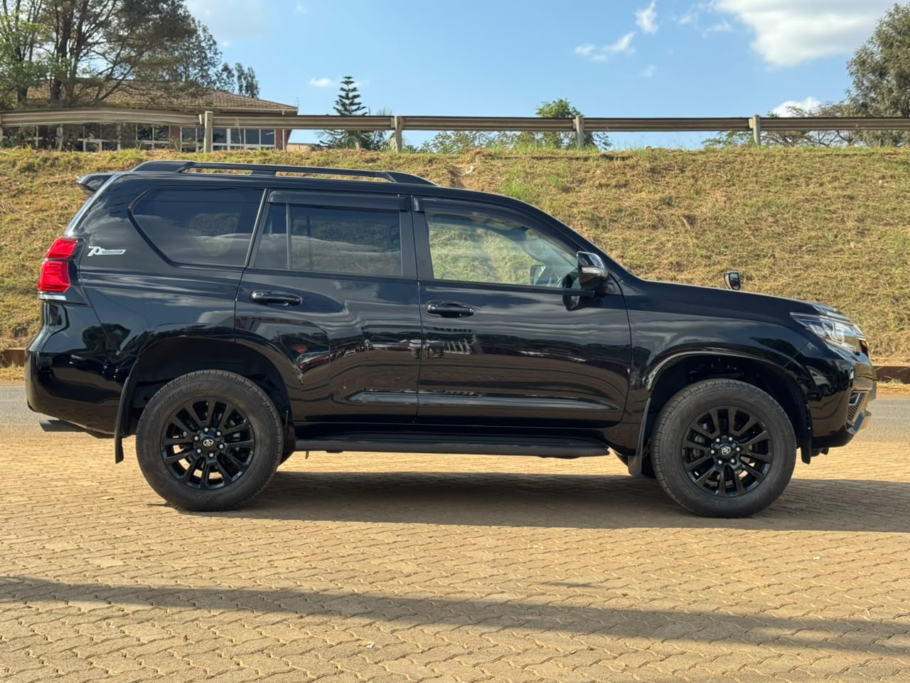 2019-Toyota Landcruiser Prado TX.L – Black