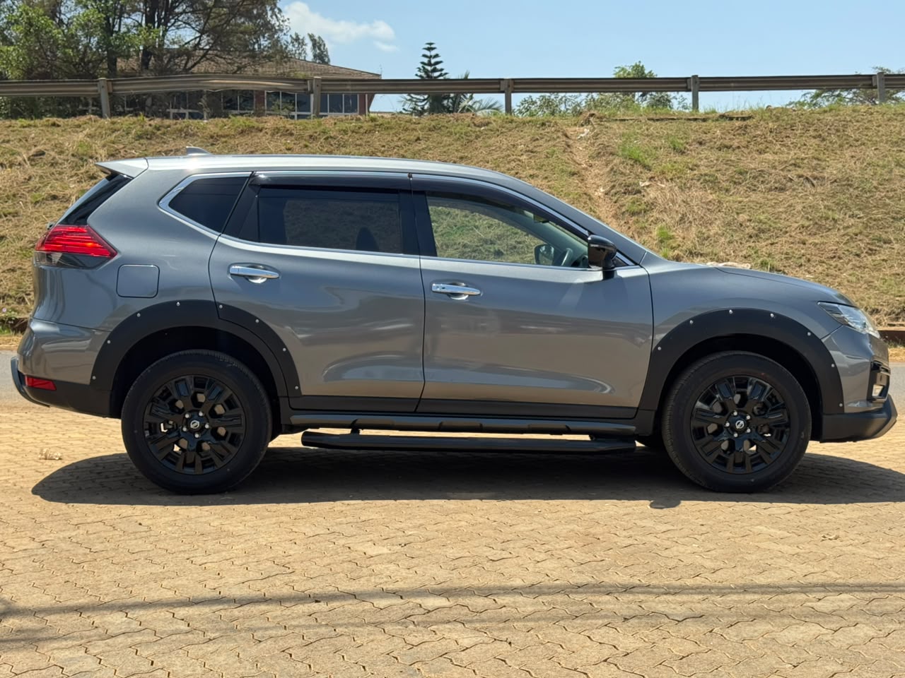 2019-Nissan X-Trail 4*4 -Gray