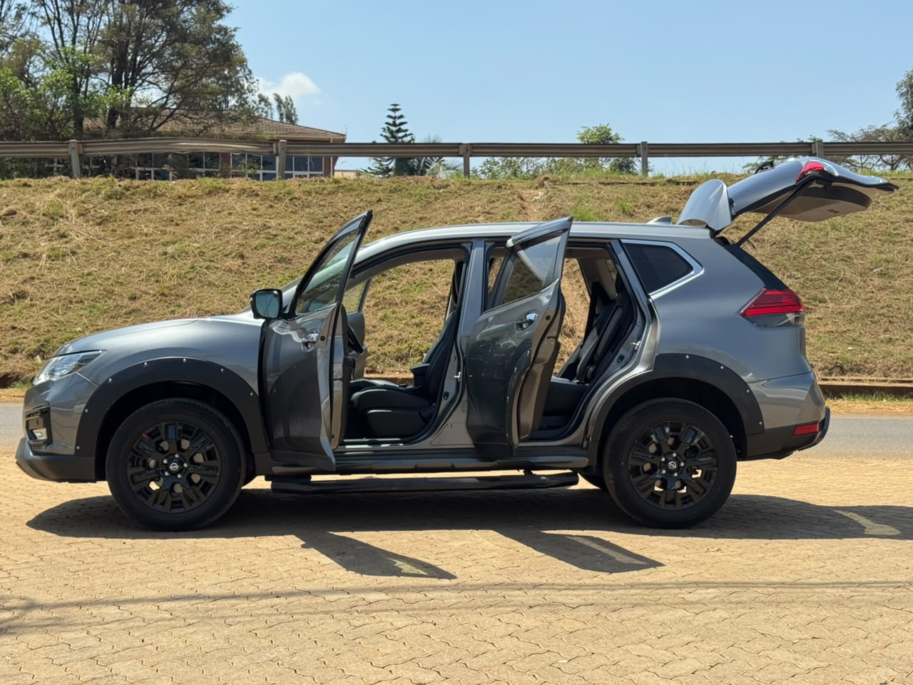 2019-Nissan X-Trail 4*4 -Gray