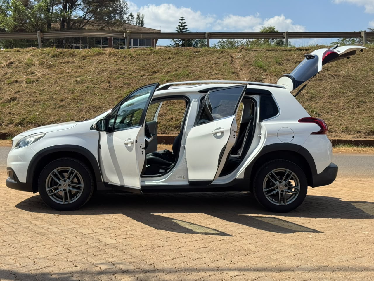 2019-Peugeot 2008 – White
