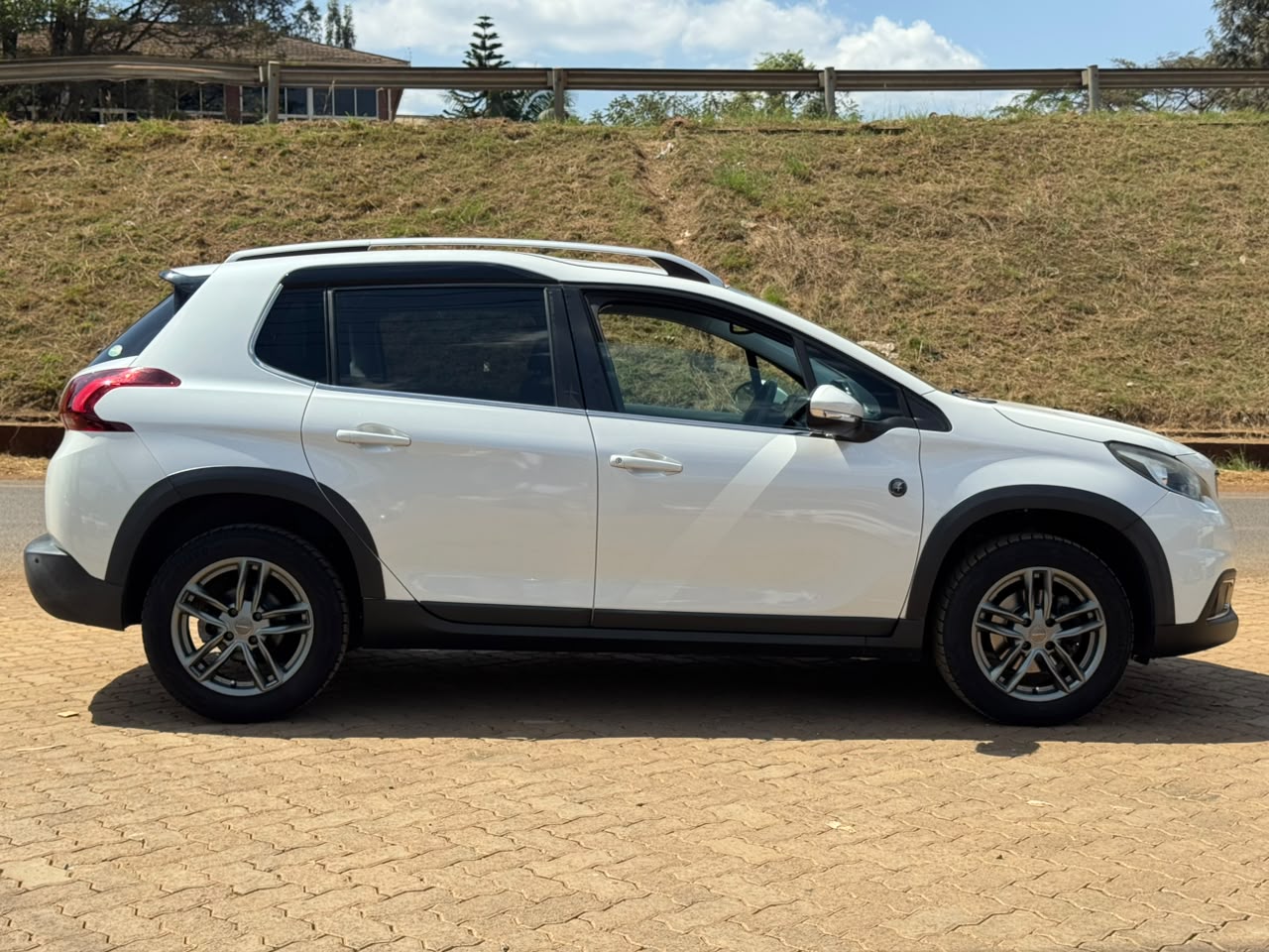 2019-Peugeot 2008 – White