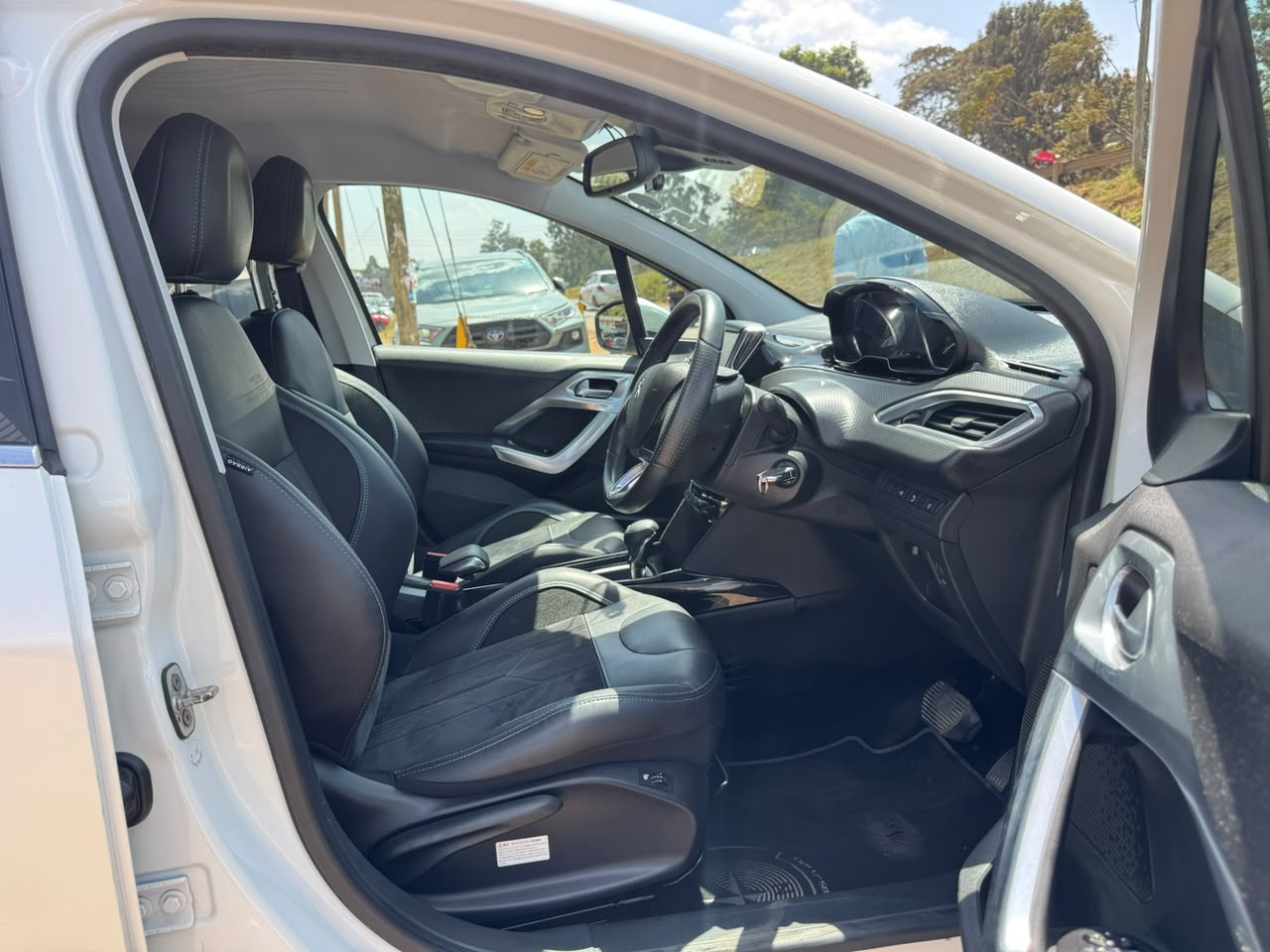 2019-Peugeot 2008 – White