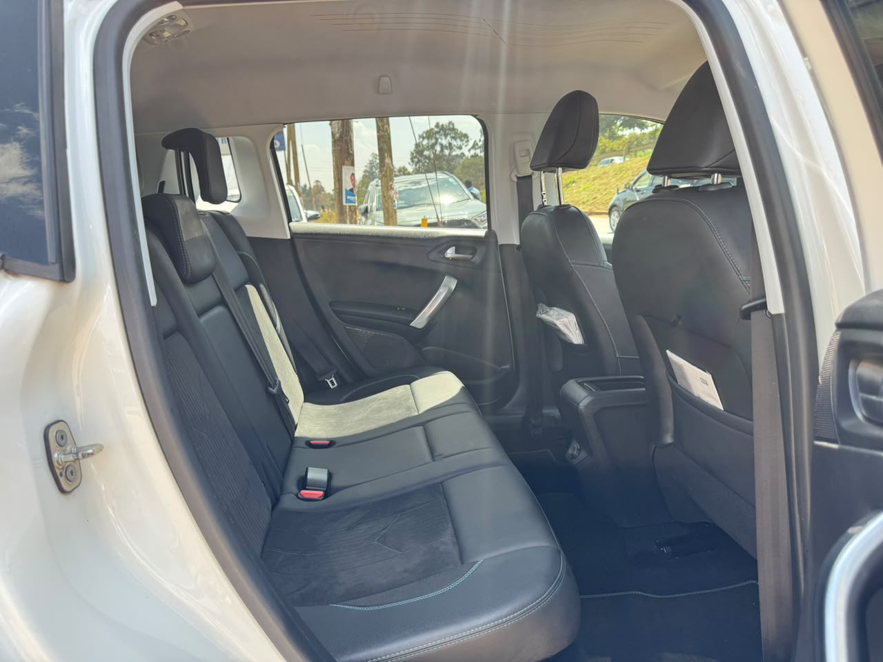 2019-Peugeot 2008 – White