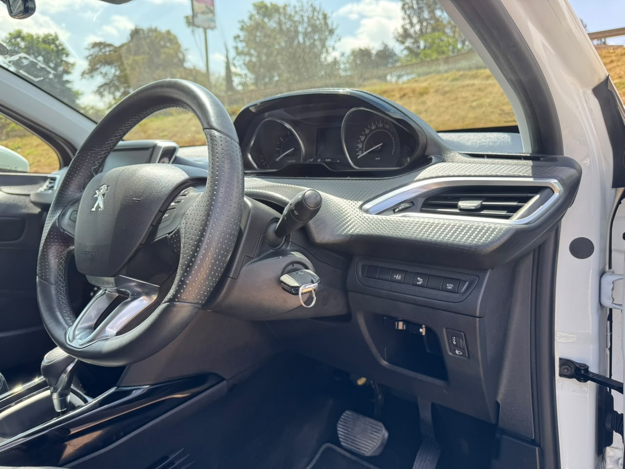 2019-Peugeot 2008 – White