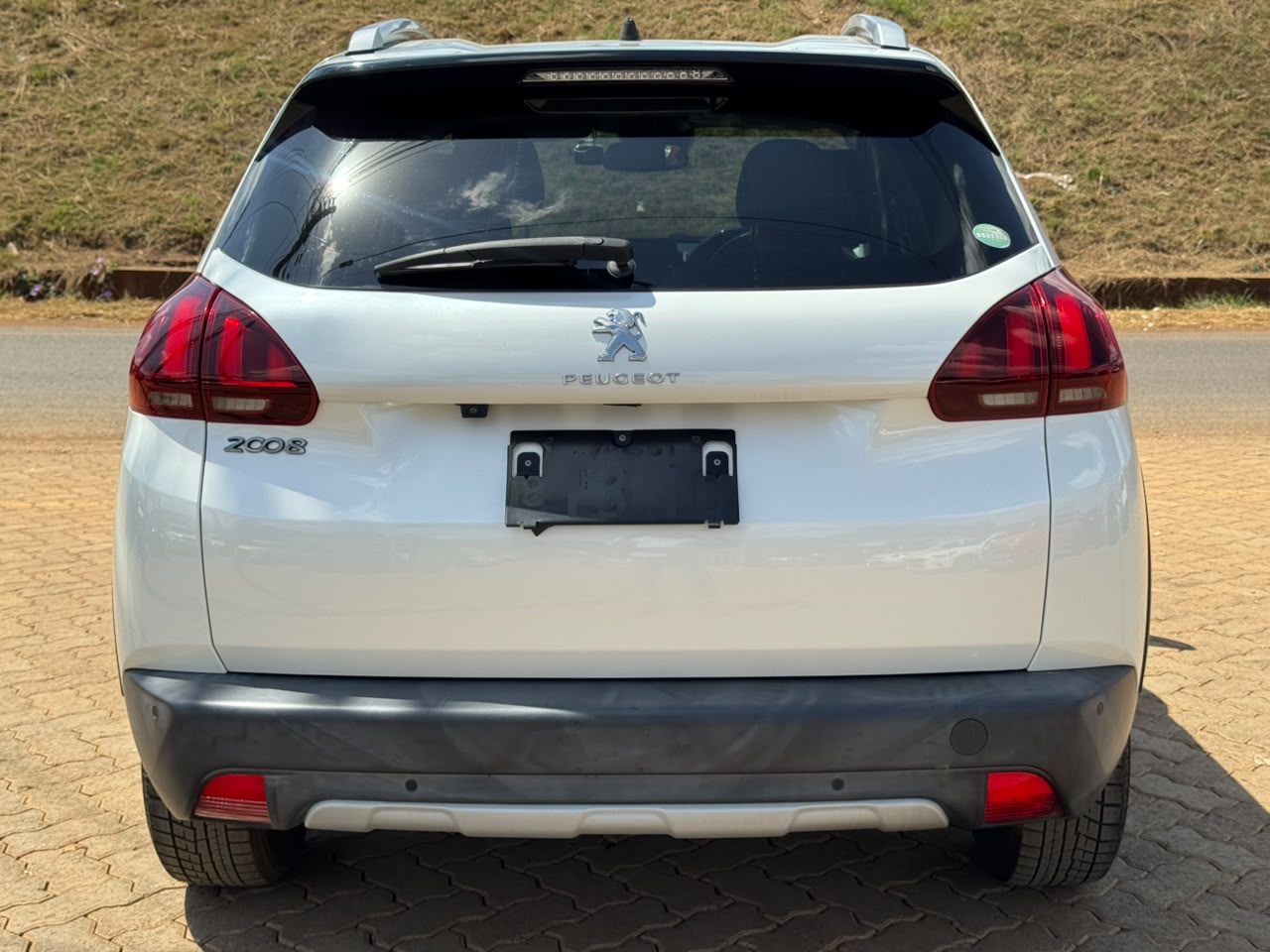 2019-Peugeot 2008 – White