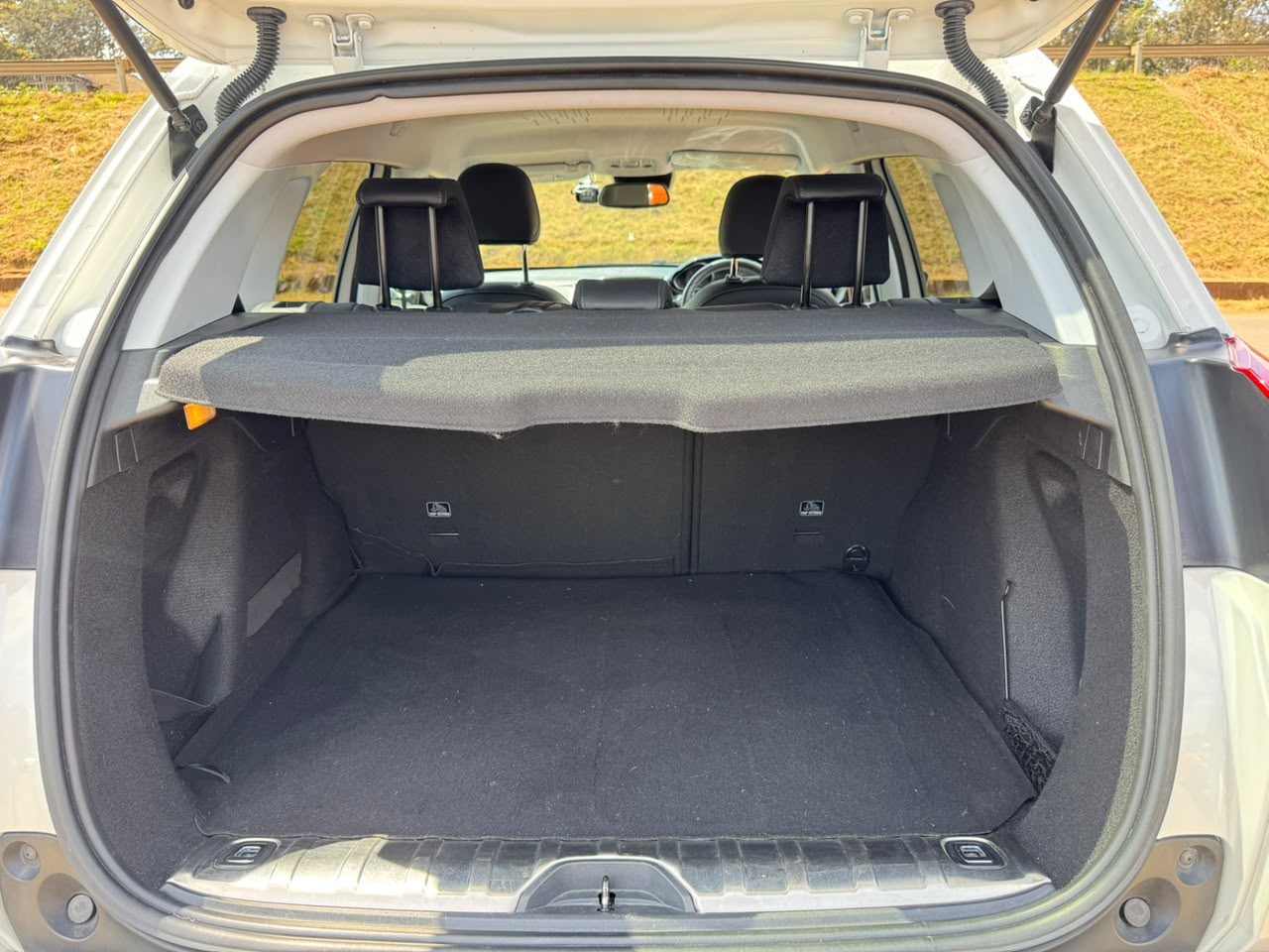 2019-Peugeot 2008 – White