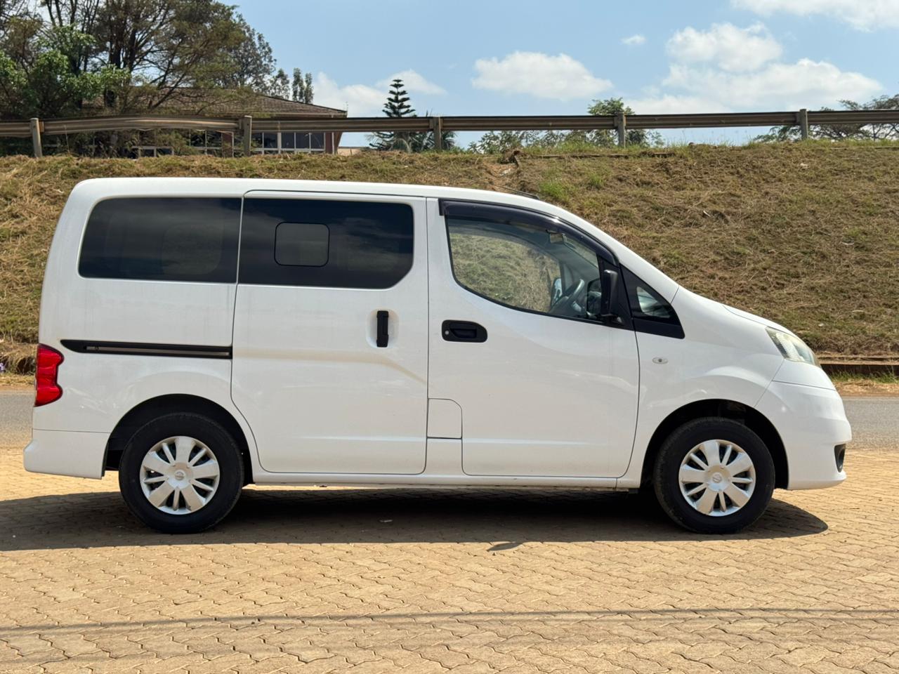 2019- Nissan NV200 Vannete-White