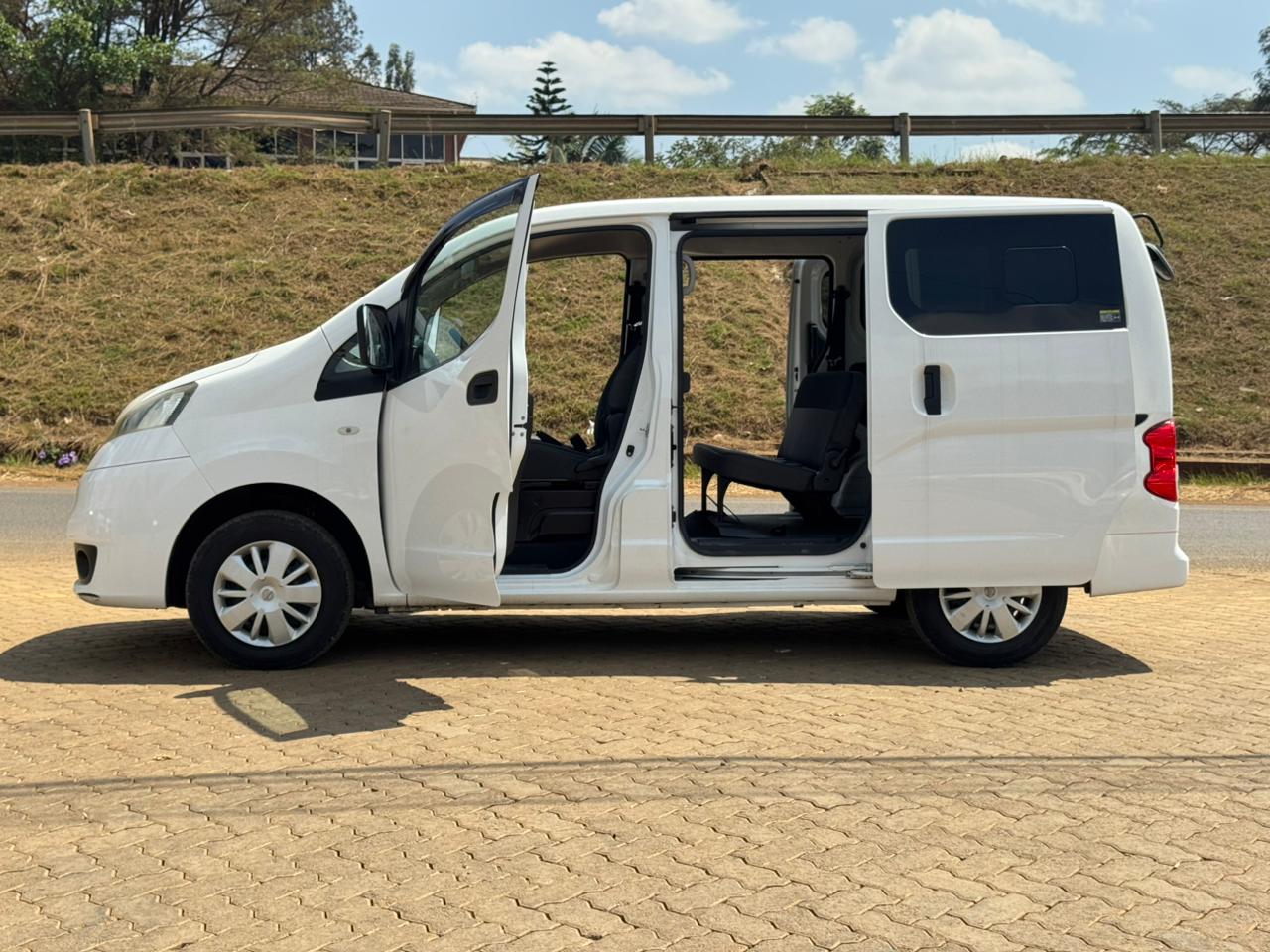 2019- Nissan NV200 Vannete-White