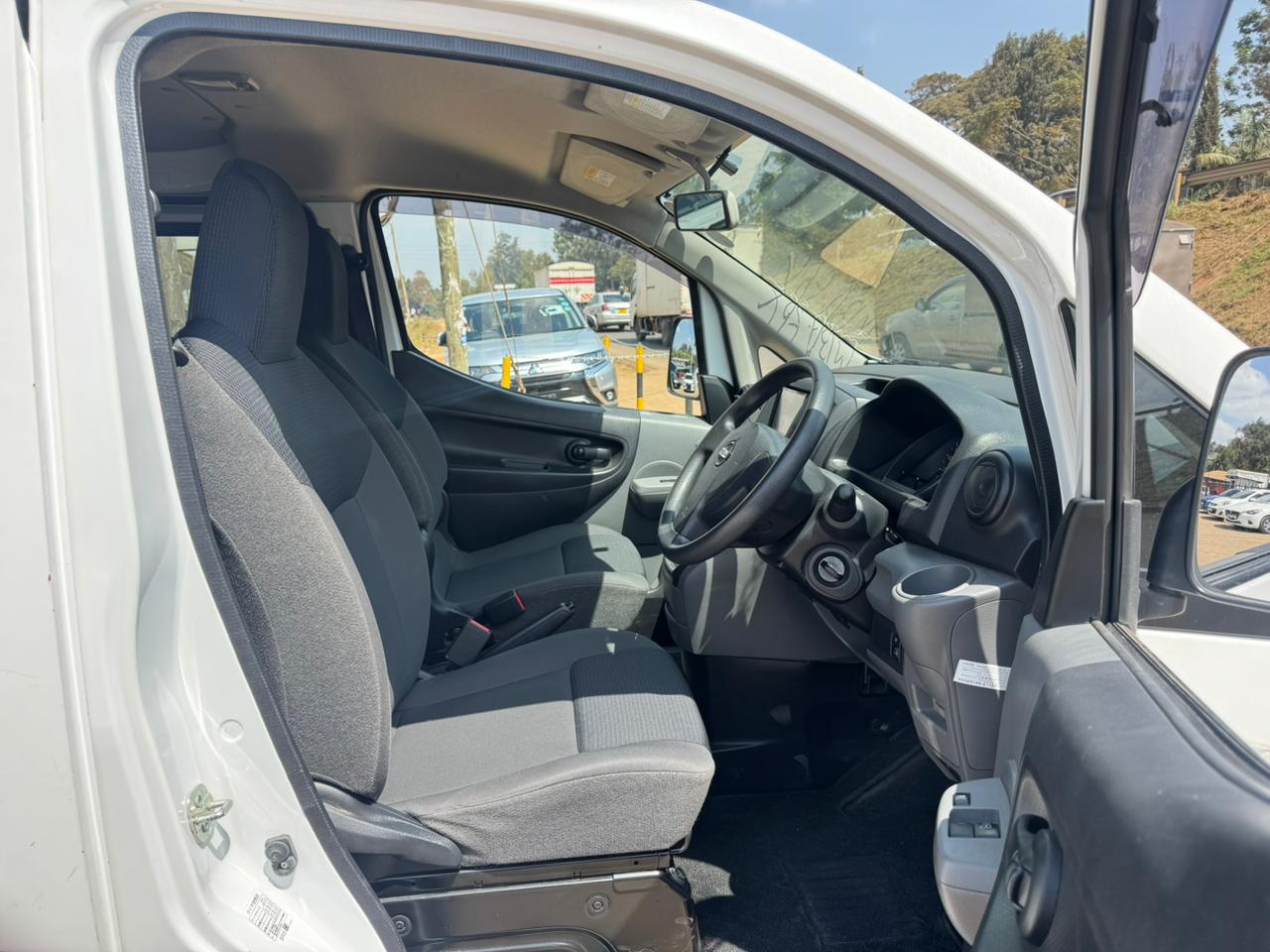 2019- Nissan NV200 Vannete-White