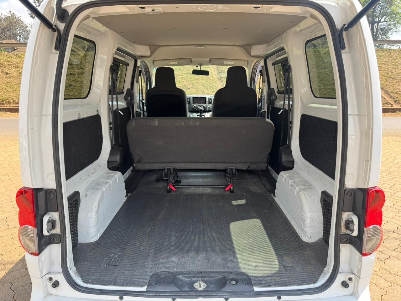 2019- Nissan NV200 Vannete-White