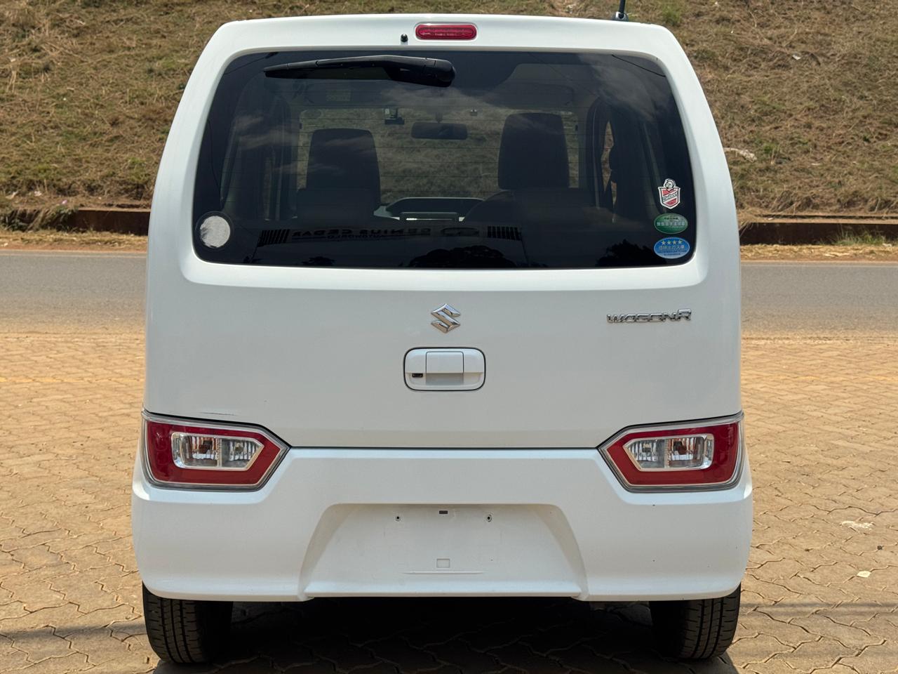 2019 – Suzuki Wagon R – White