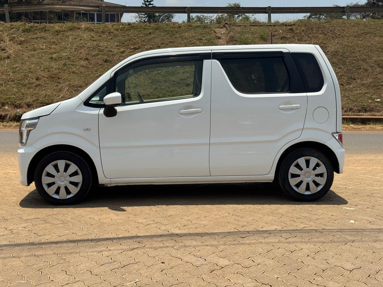 2019 – Suzuki Wagon R – White