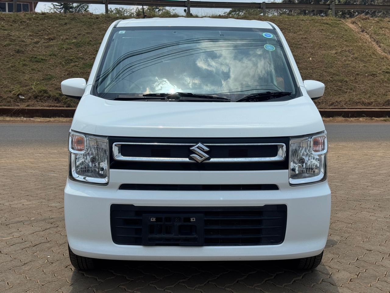 2019 – Suzuki Wagon R – White