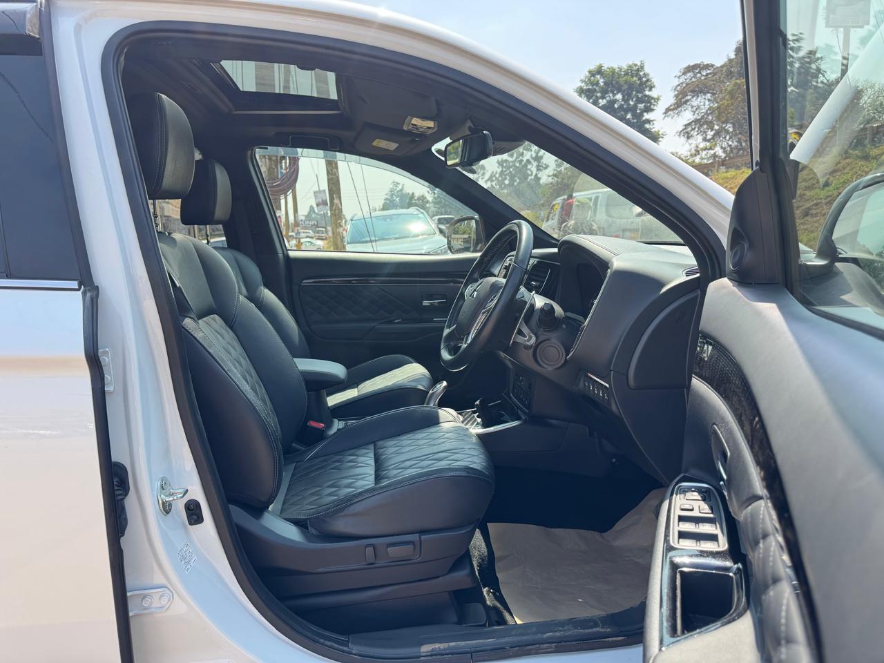 2019 – Mitsubishi Outlander PHEV – White