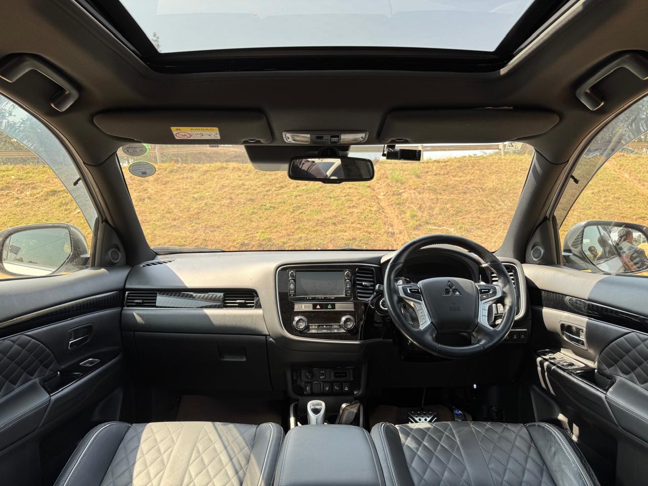 2019 – Mitsubishi Outlander PHEV – White