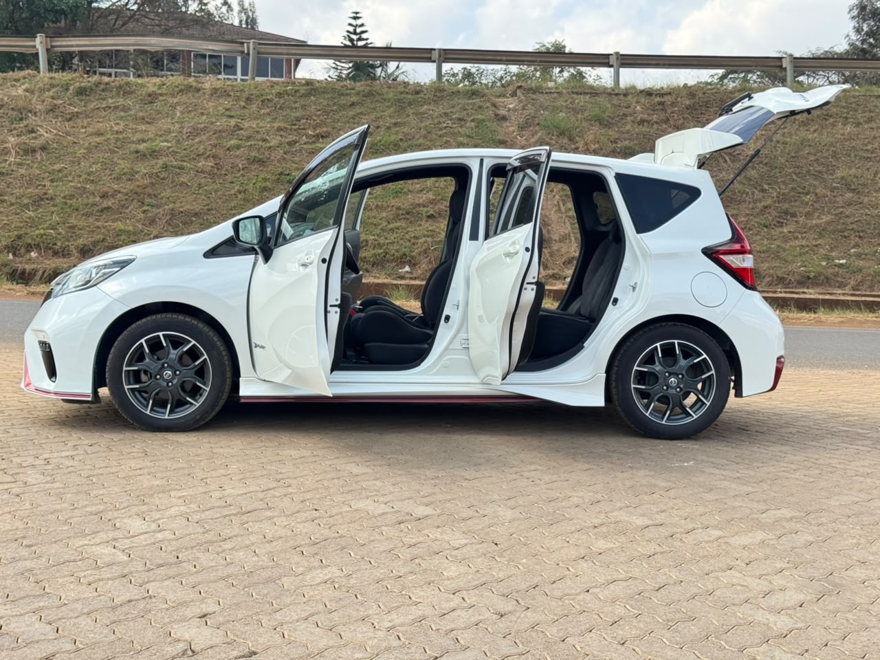 2020 – Nissan Note Nisimo – White