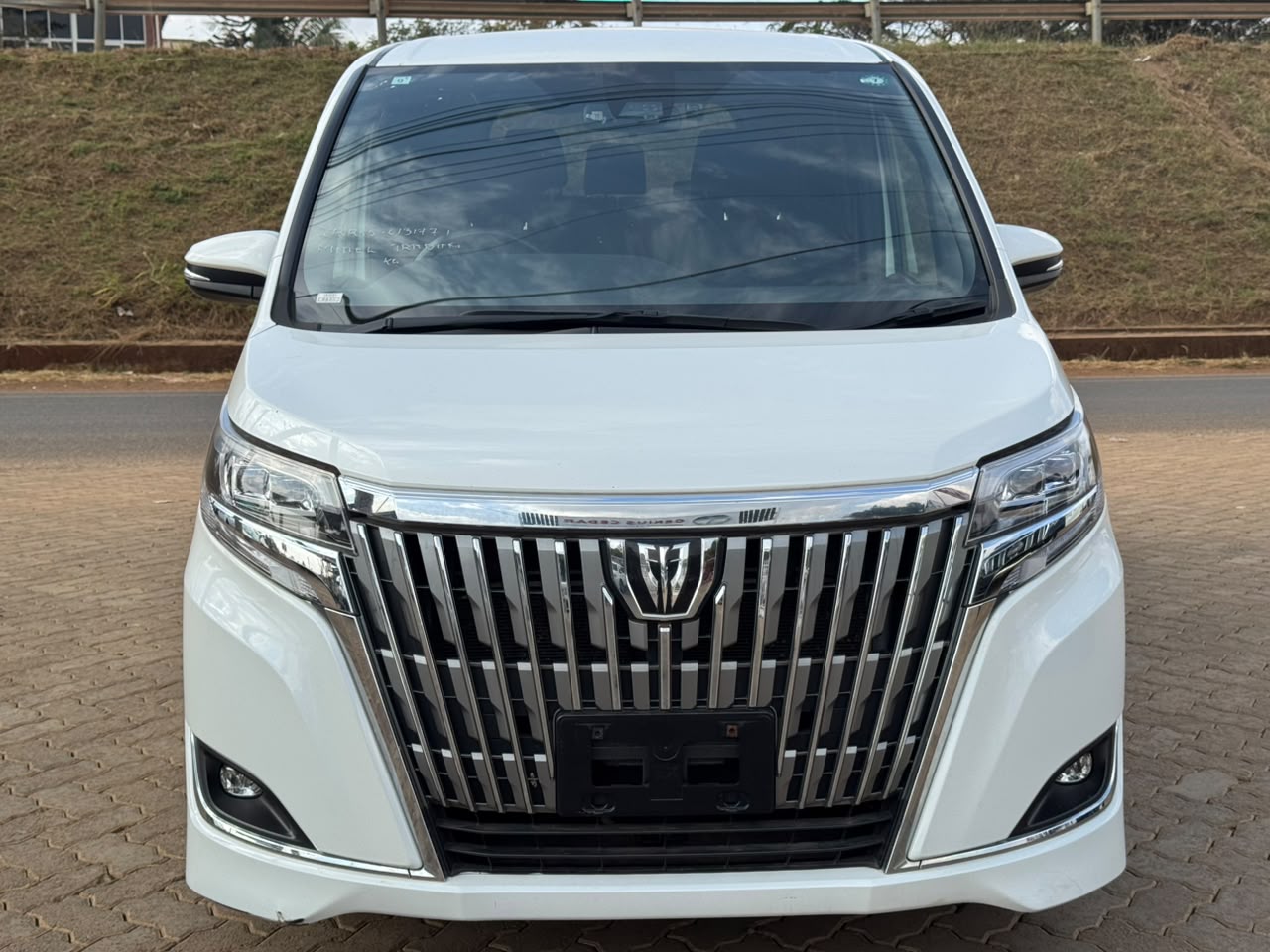 2019 – Toyota Esquire – White