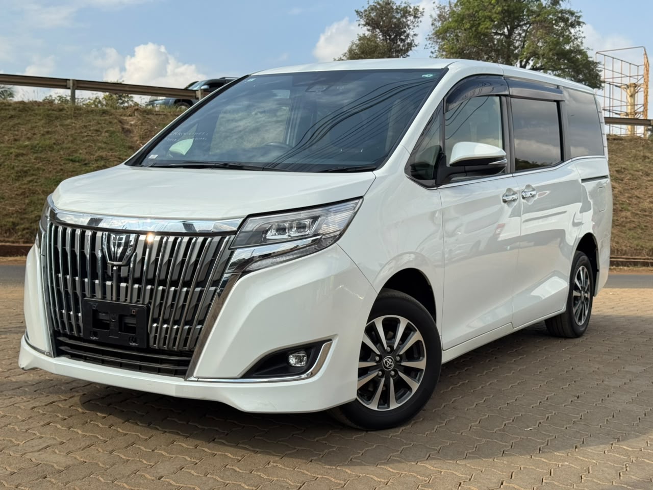 2019 – Toyota Esquire – White