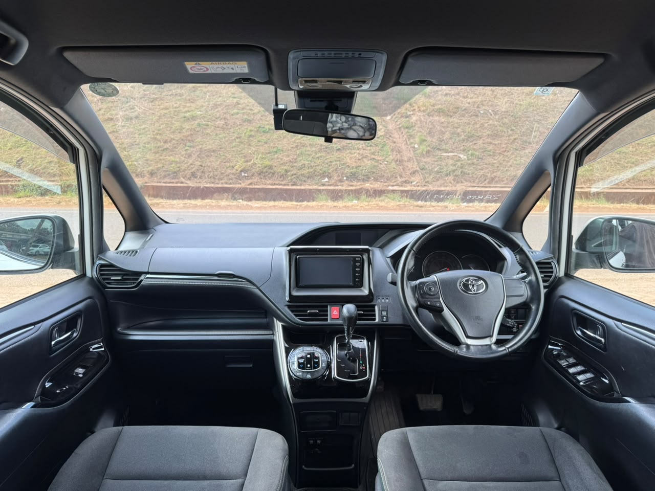 2019 – Toyota Esquire – White