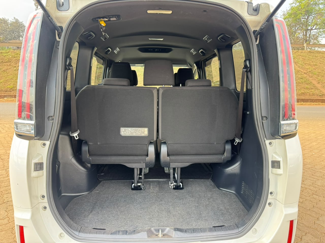 2019 – Toyota Esquire – White