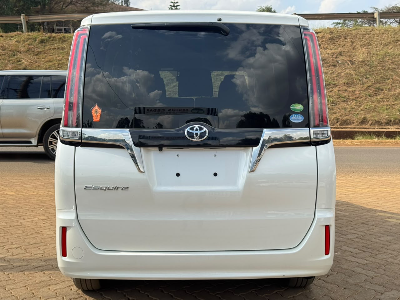 2019 – Toyota Esquire – White