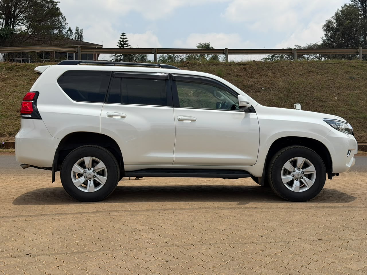 2019 – Toyota Landcruiser Prado TX – White