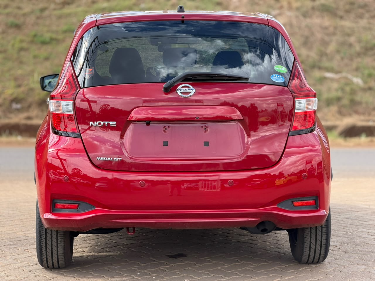 2019 – Nissan Note Medalist – Red