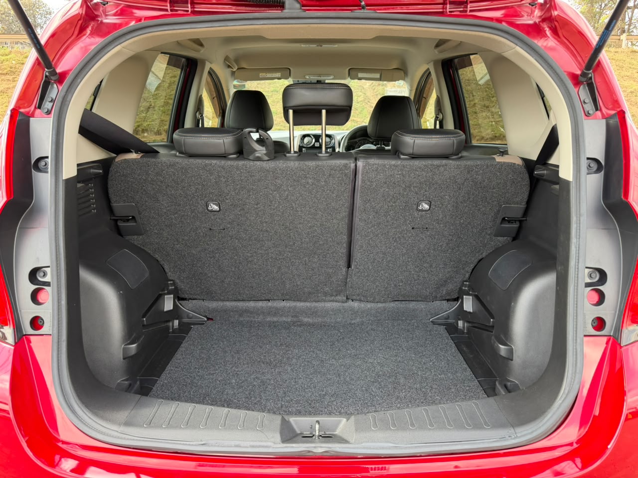 2019 – Nissan Note Medalist – Red