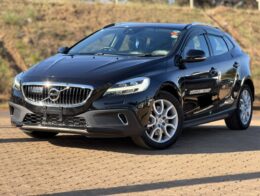 2019 – Volvo V40 D4 CrossCountry – Black