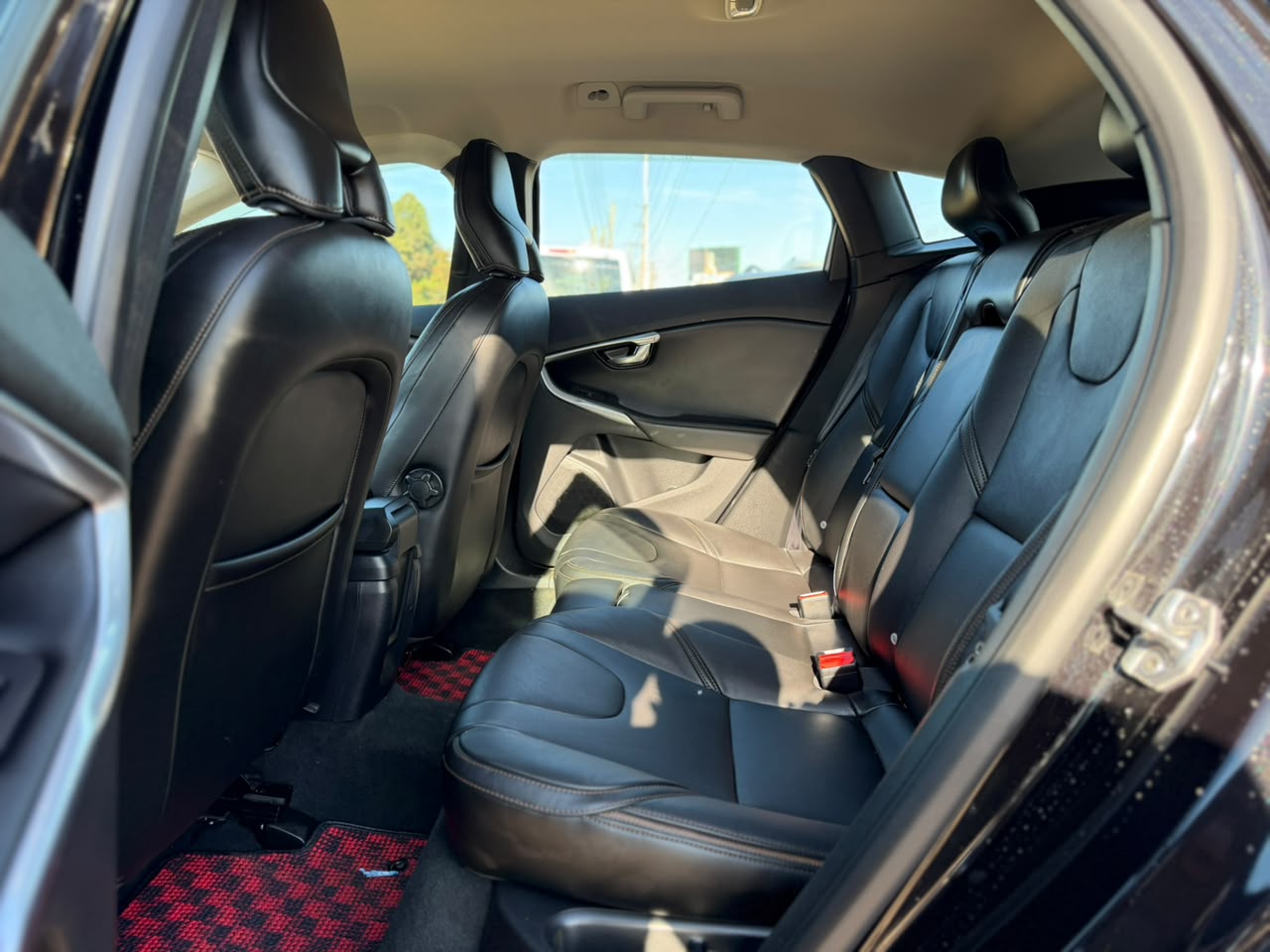 2019 – Volvo V40 D4 CrossCountry – Black