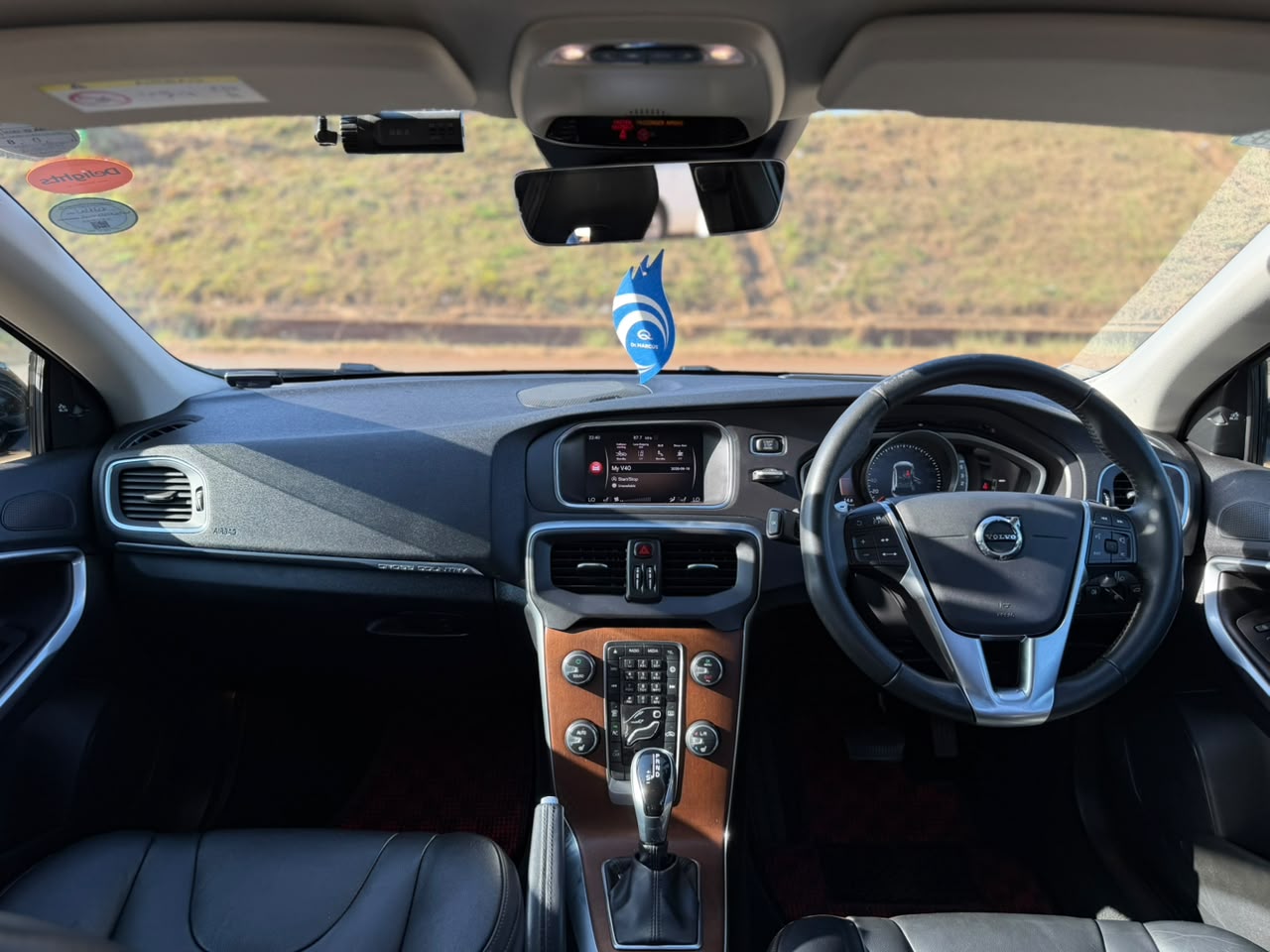 2019 – Volvo V40 D4 CrossCountry – Black