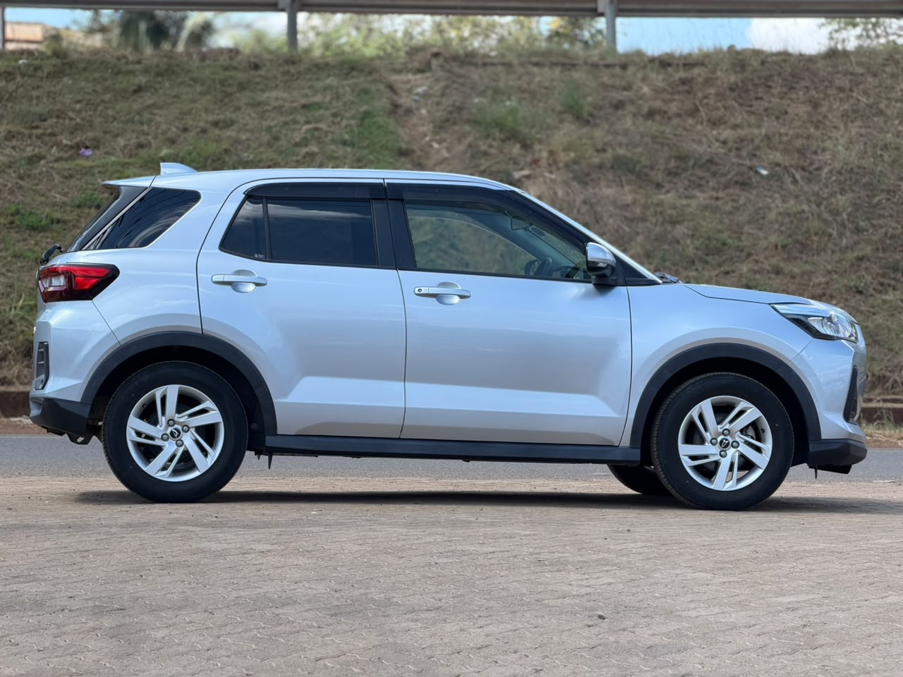 2019 – Daihatsu Rocky – Silver