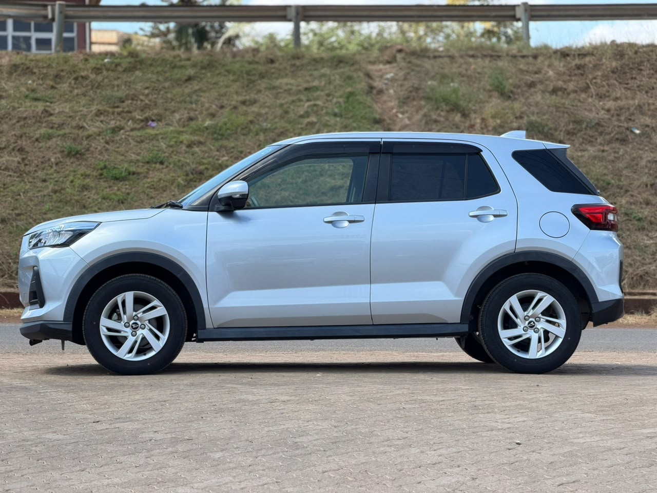 2019 – Daihatsu Rocky – Silver