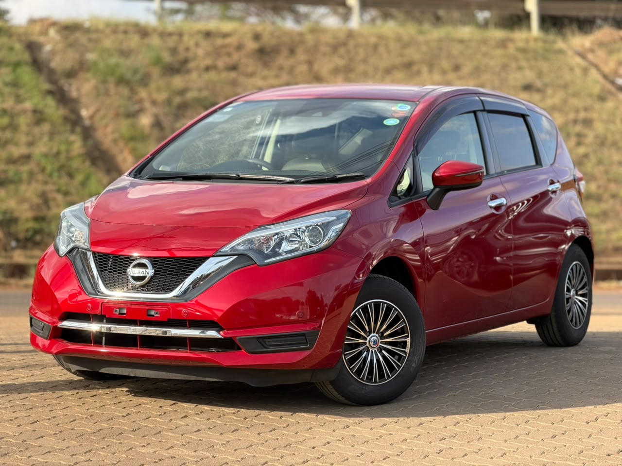 2019 – Nissan Note Medalist – Red