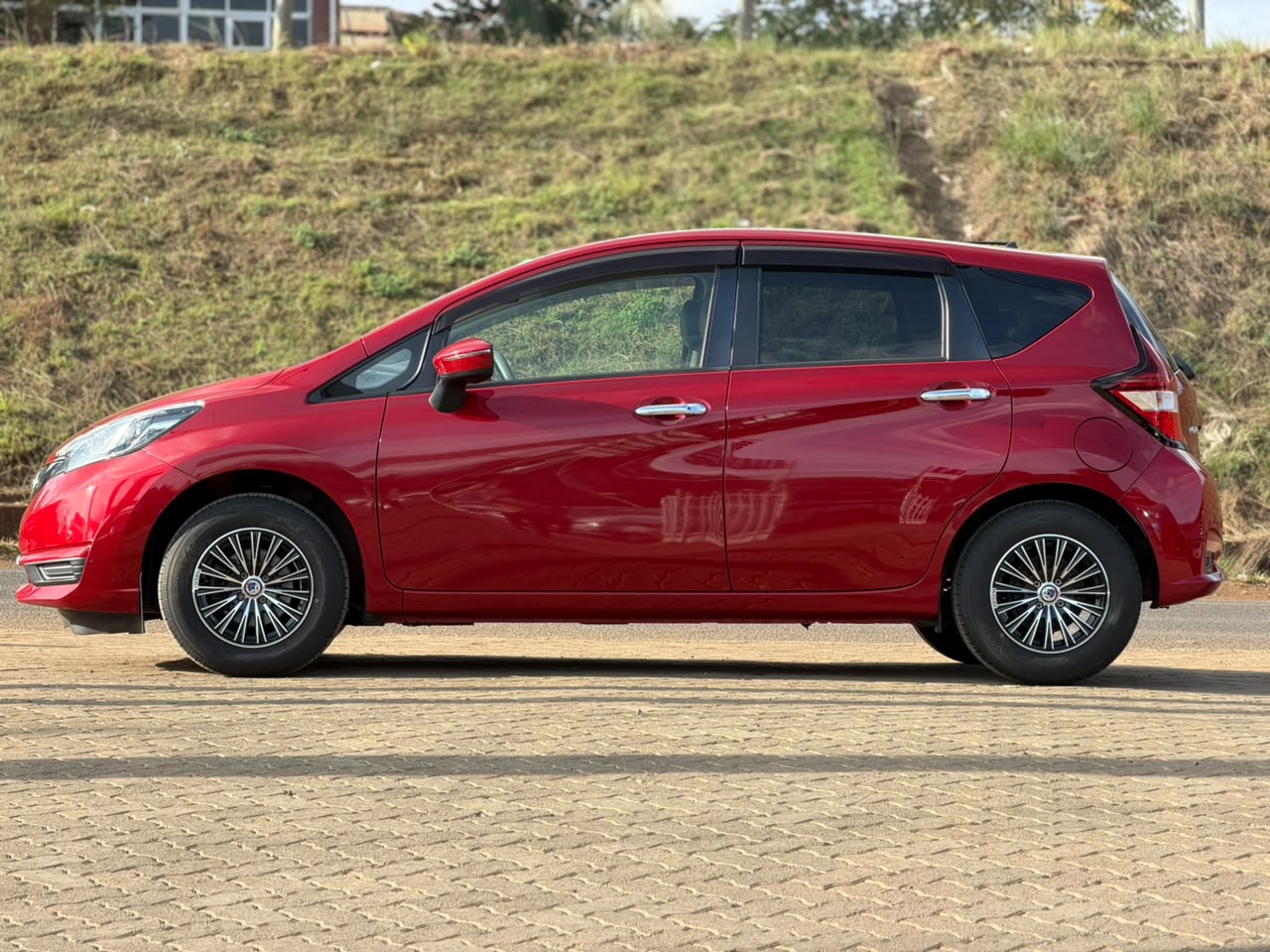 2019 – Nissan Note Medalist – Red
