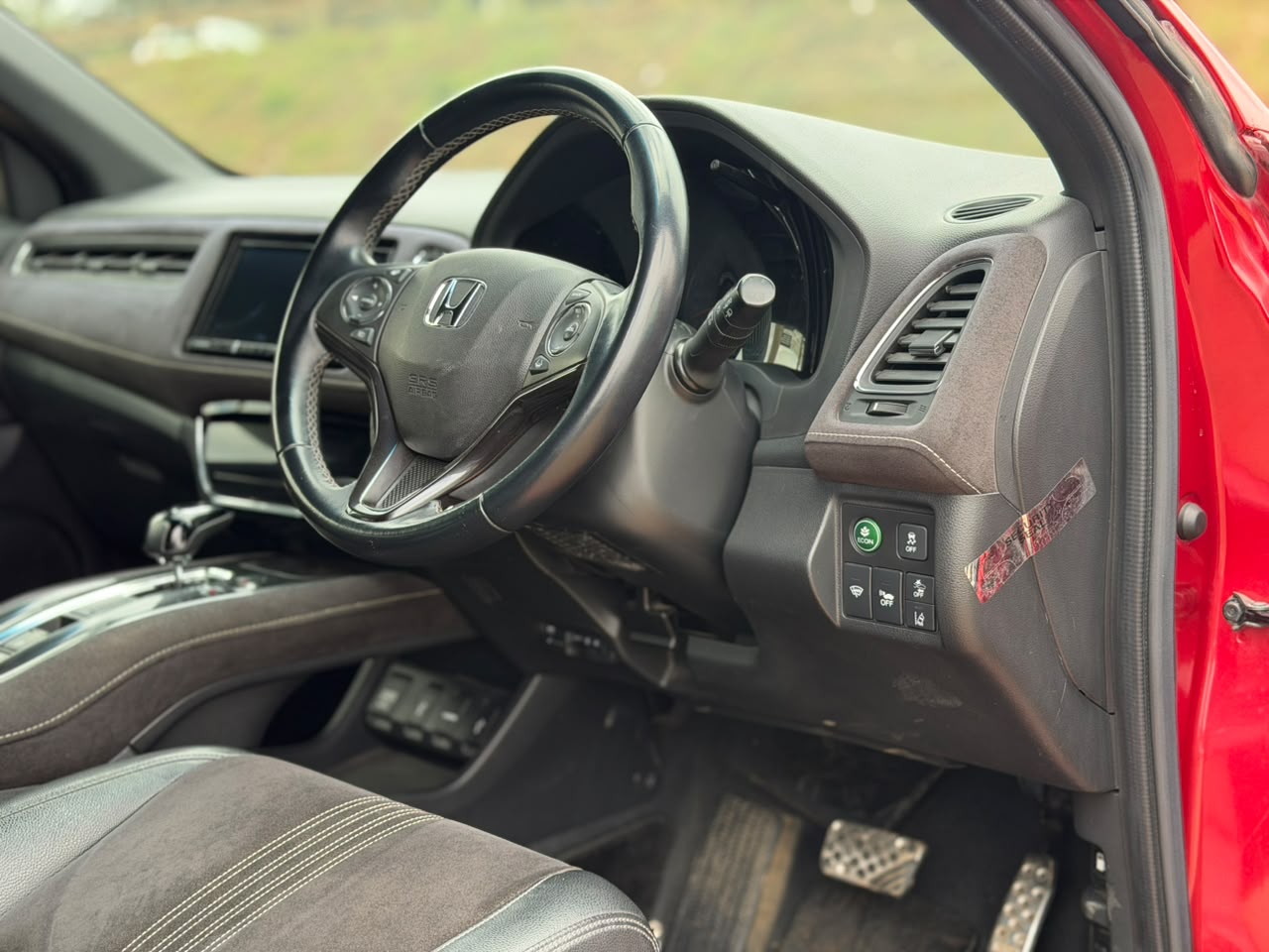 2019 – Honda Vezel RS – Red