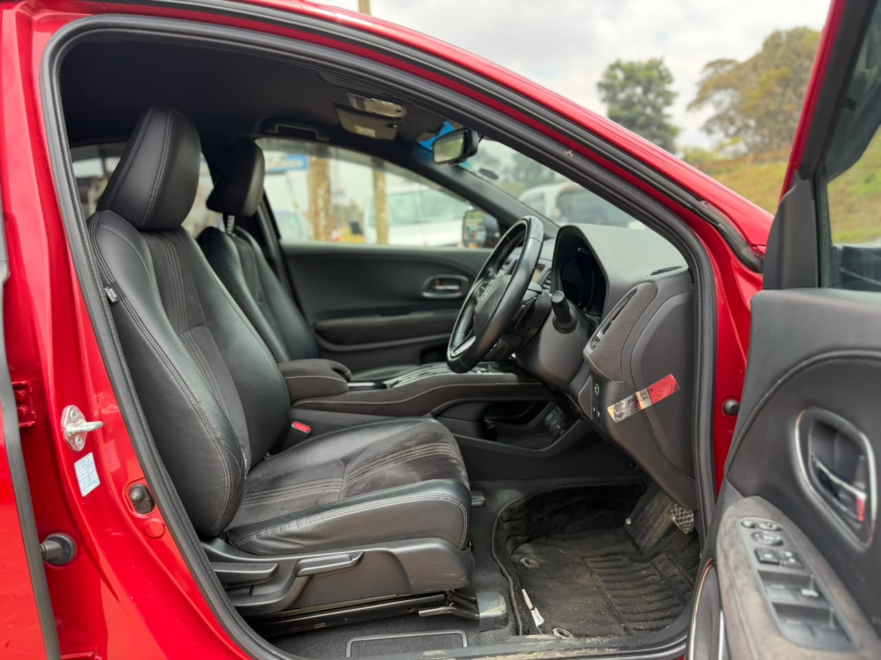 2019 – Honda Vezel RS – Red