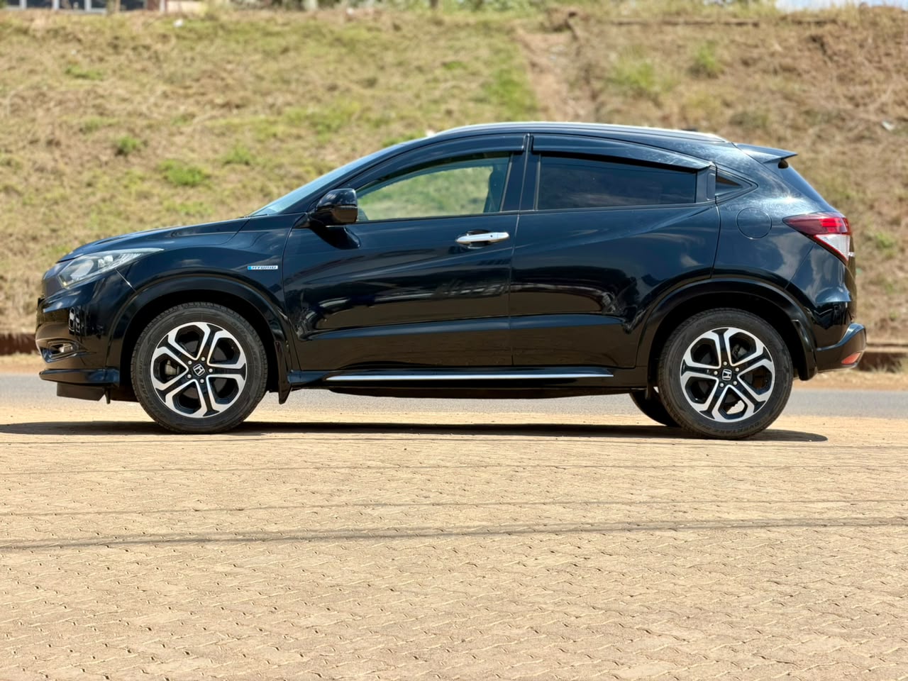 2017 – Honda Vezel – Black