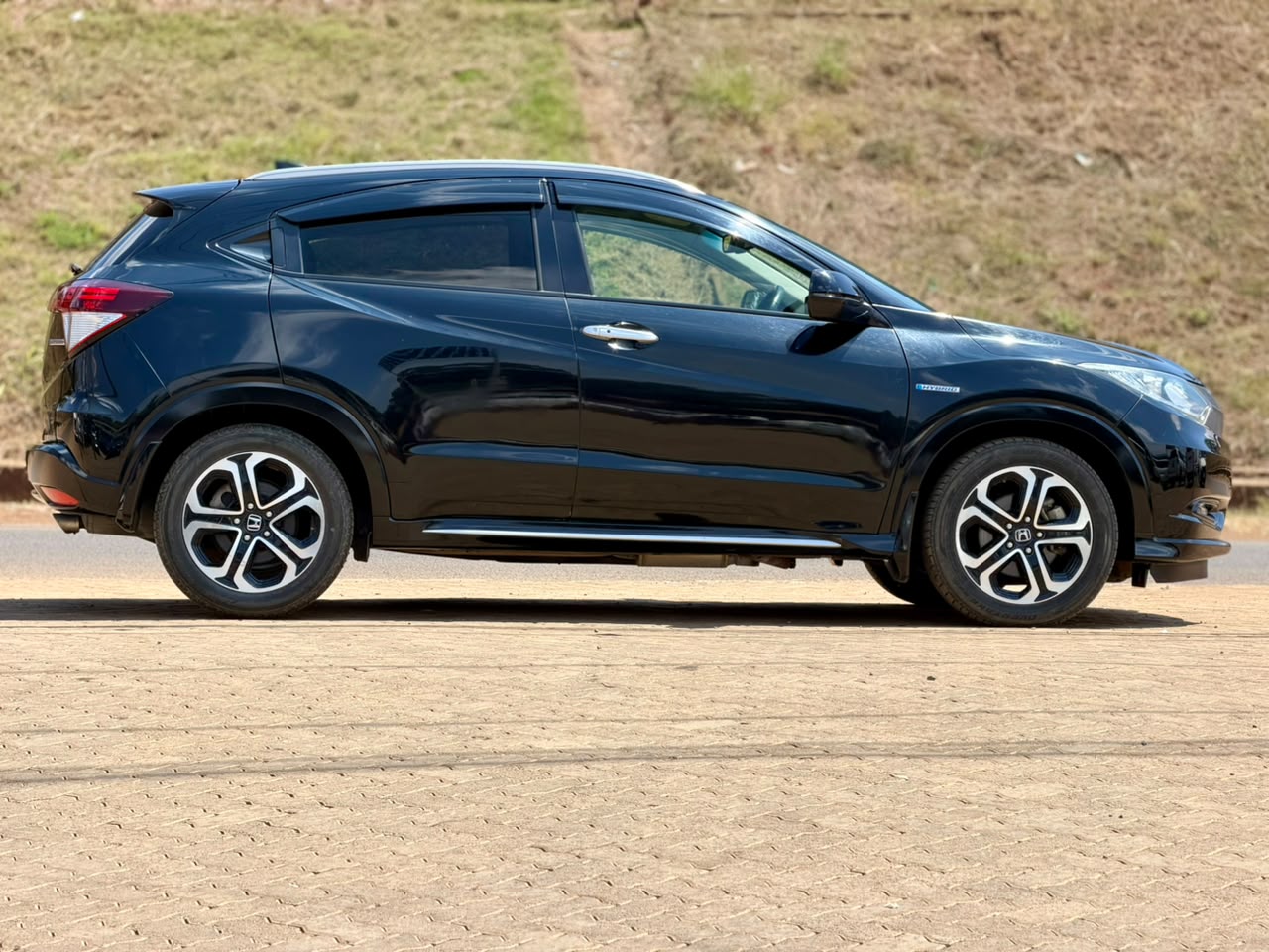 2017 – Honda Vezel – Black