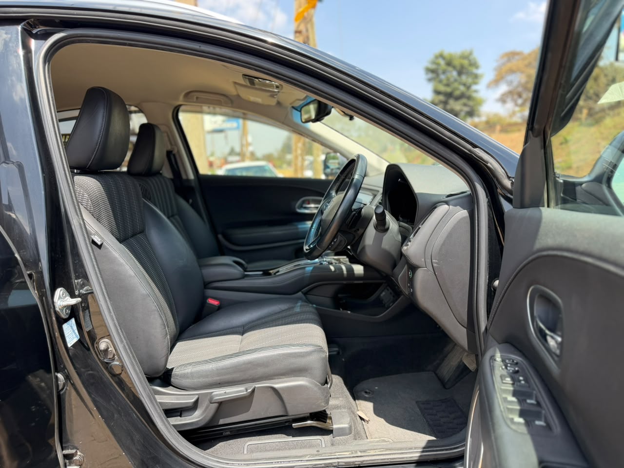 2017 – Honda Vezel – Black