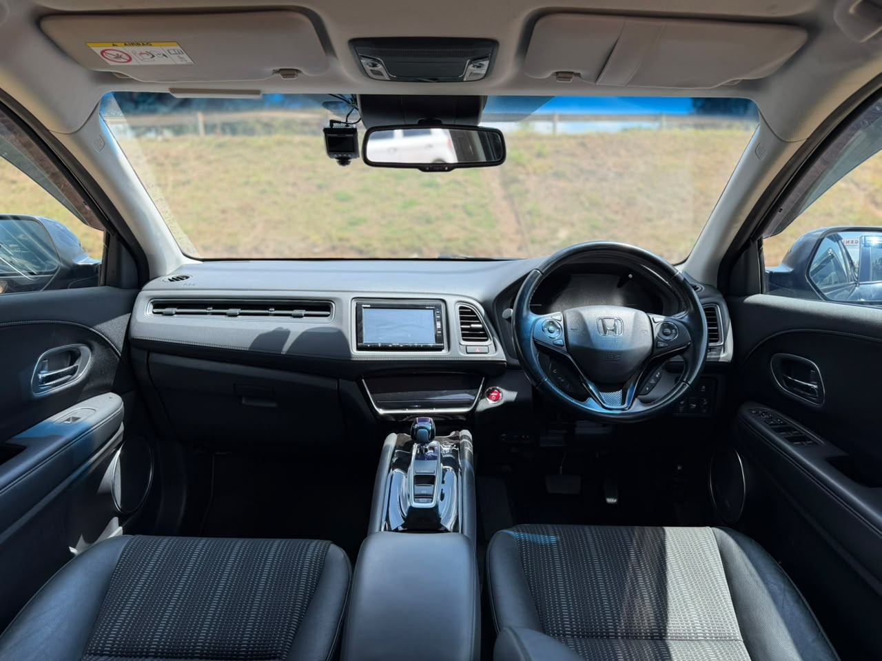 2017 – Honda Vezel – Black