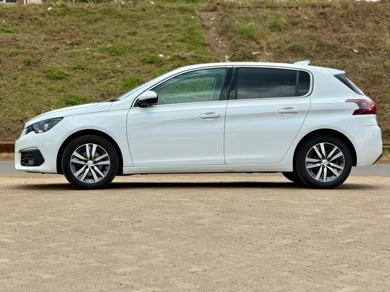 2019 – Peugot 308 – White