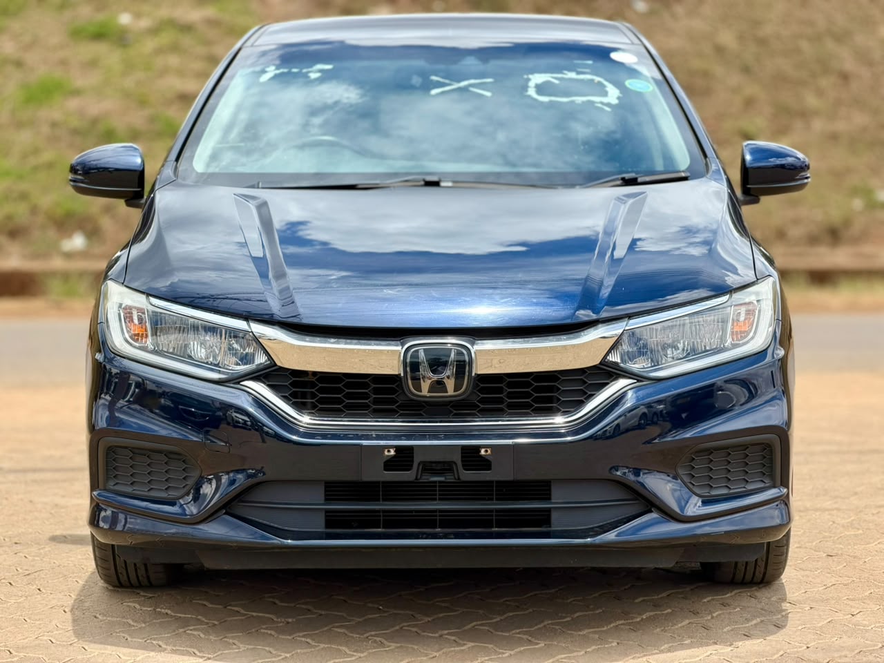 2019 – Honda Grace – Navy Blue