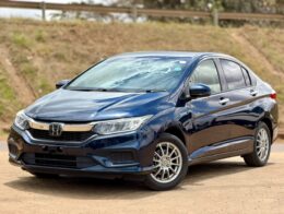 2019 – Honda Grace – Navy Blue