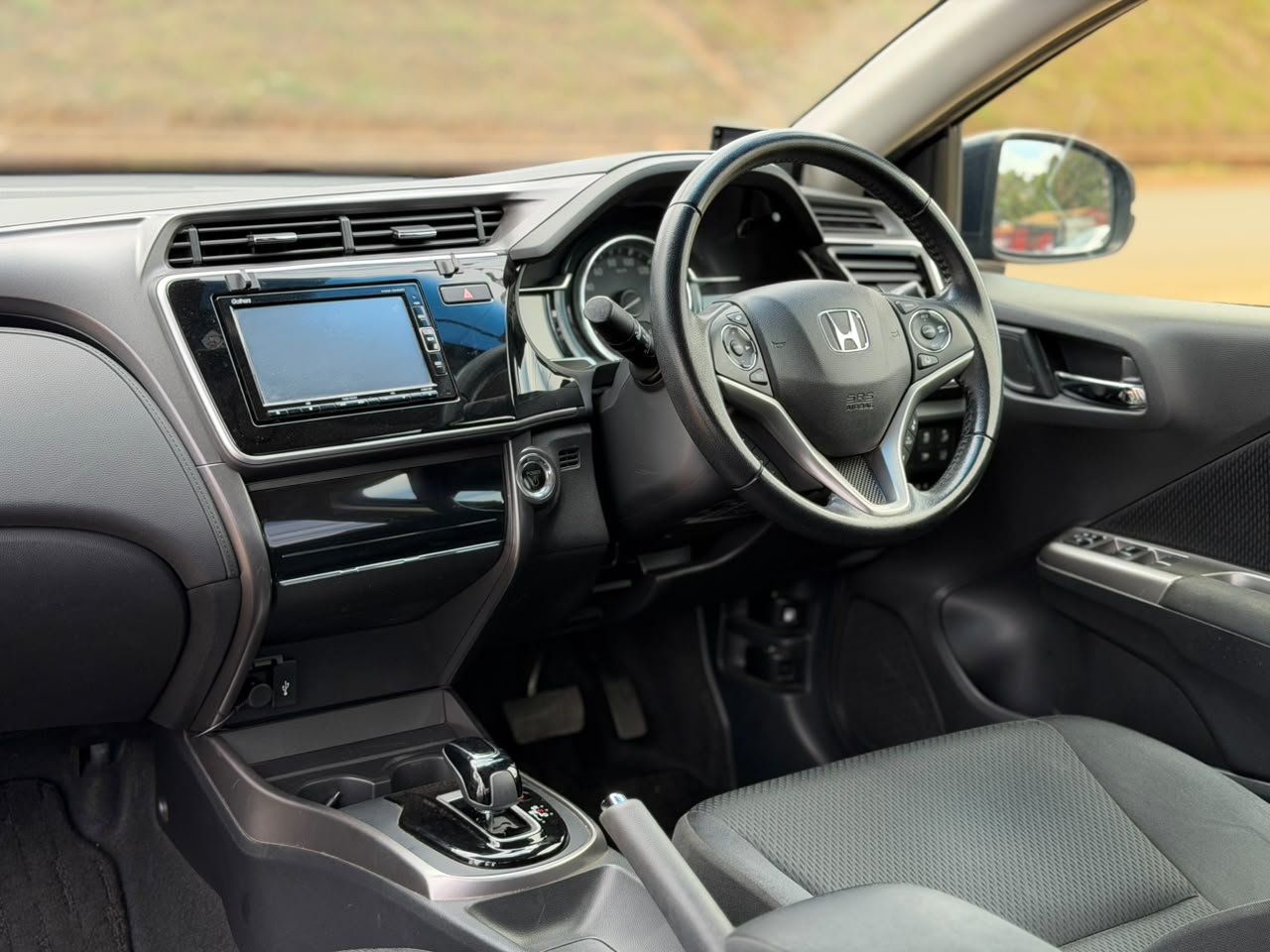 2019 – Honda Grace – Navy Blue